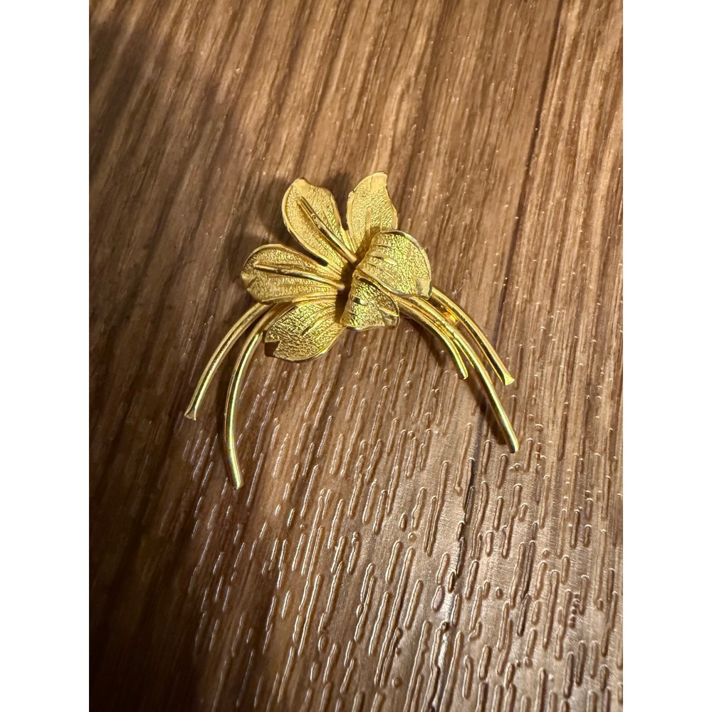 A&Z Vintage 12KT Gold Filled Lily Flower‎ Brooch Pin Textured Floral Jewelry